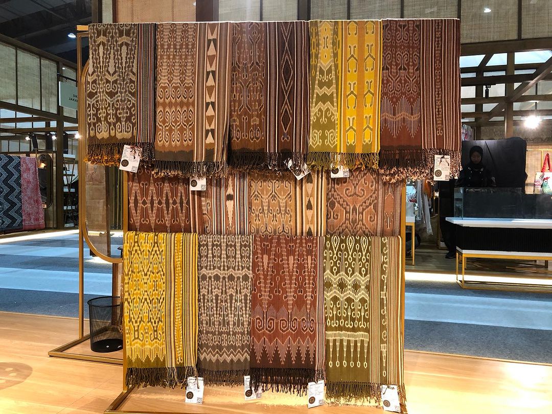 Ragam motif kain tenun Sintang. Sumber: Instagram @galerikainpakansintang
