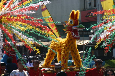 Warak Ngendhog, simbol diversitas yang diarak pada perayaan Dugderan (sumber : fofografi.net)